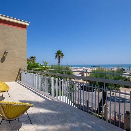 Luci A'mmare 住宿加早餐酒店 *